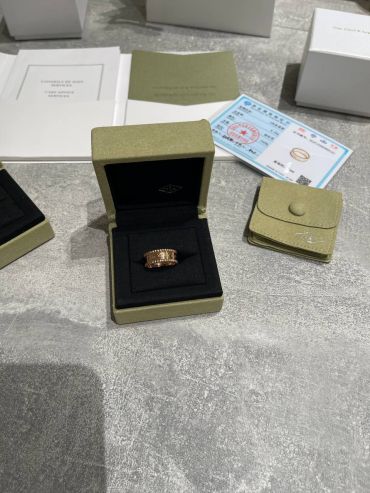 Кольцо Van Cleef коллекция Perlеe signature Van Cleef LUX-122537