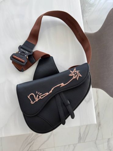 Сумка-слинг Christian Dior LUX-122362