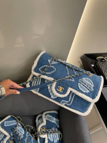 Сумка-конверт 30 см Chanel LUX-123555