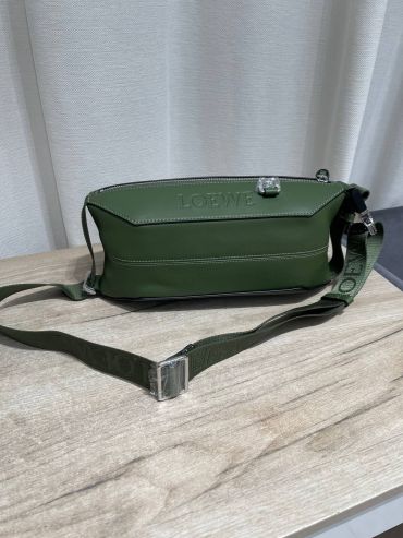 Сумка-слинг  Loewe LUX-123744