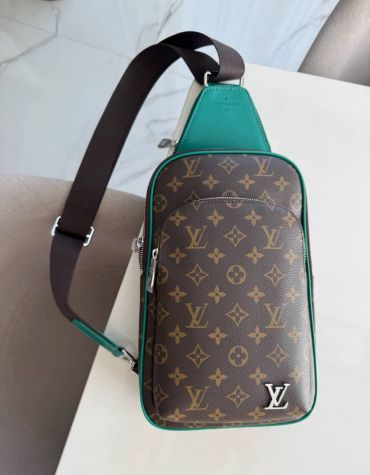 Сумка-слинг  Louis Vuitton LUX-131177