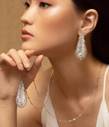 Изысканное  колье с подвеской Plume de Paon Boucheron  LUX-136156