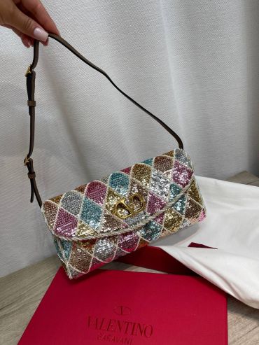 Сумочка -клатч Garavani DeVain с цветной вышивкой Valentino LUX-136267