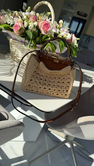  Сумка женская Fendi Peekaboo с эффектом рафии с ажурным плетением в технике кроше 
