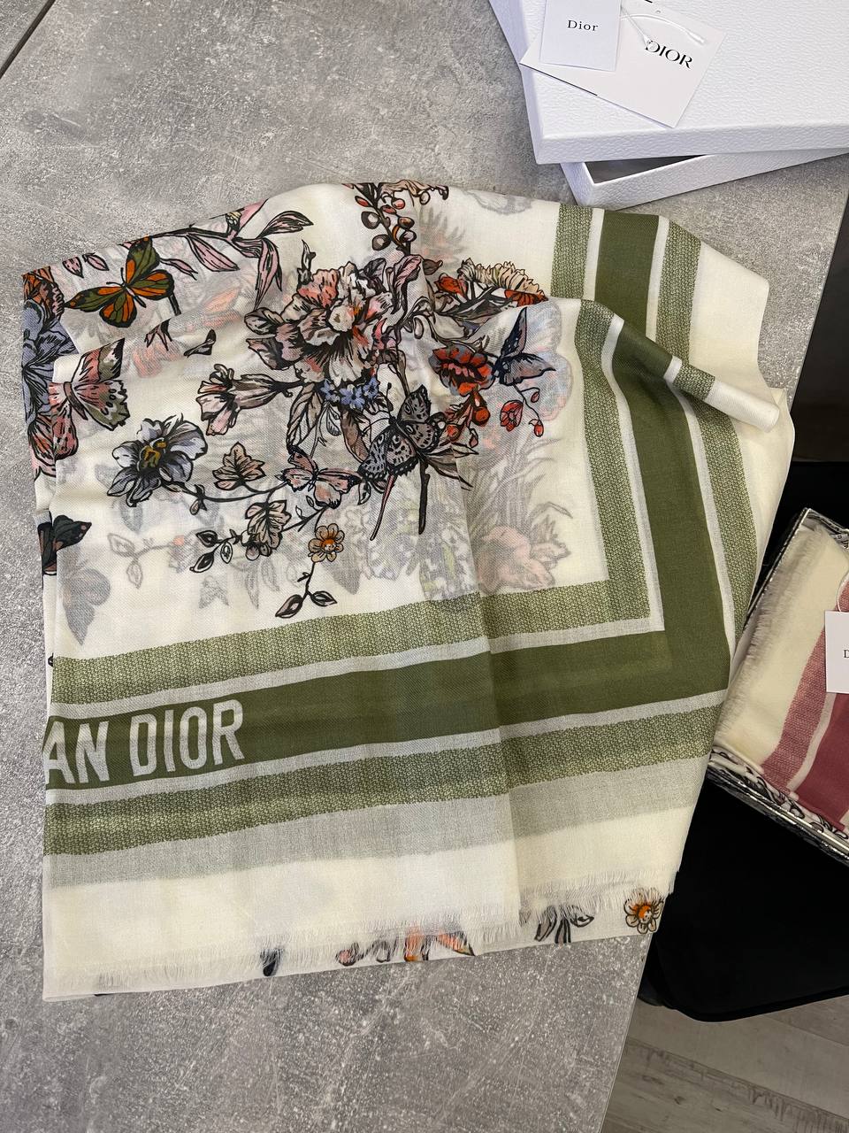 Платок Christian Dior LUX-109017 фото Платок Christian Dior Артикул LUX-109017