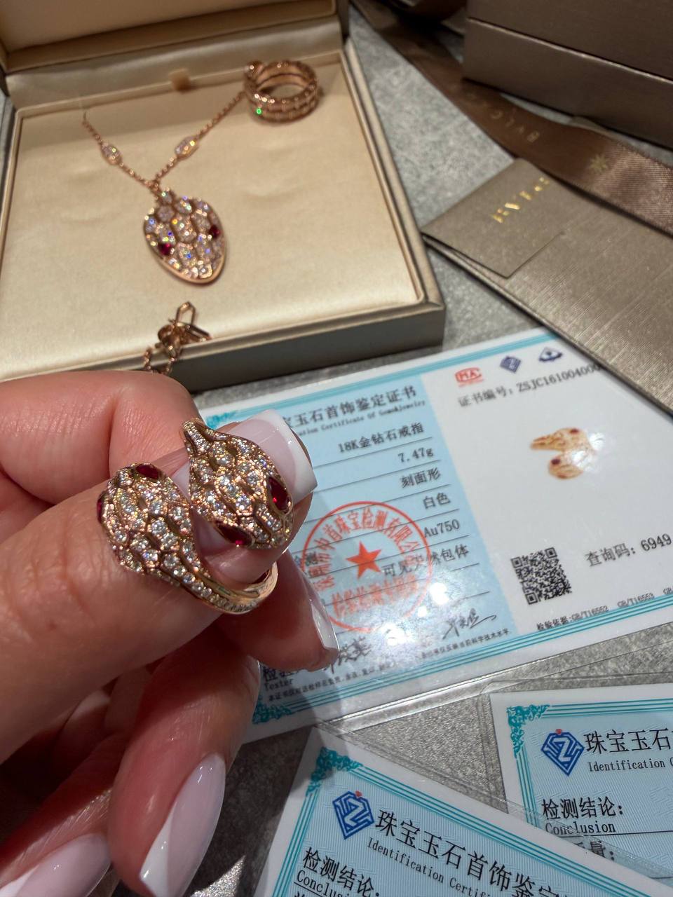 Кольцо из 18-Каратного Розового Золота Serpenti Seduttori Bvlgari LUX-132665 фото Кольцо из 18-Каратного Розового Золота Serpenti Seduttori Bvlgari Артикул LUX-132665