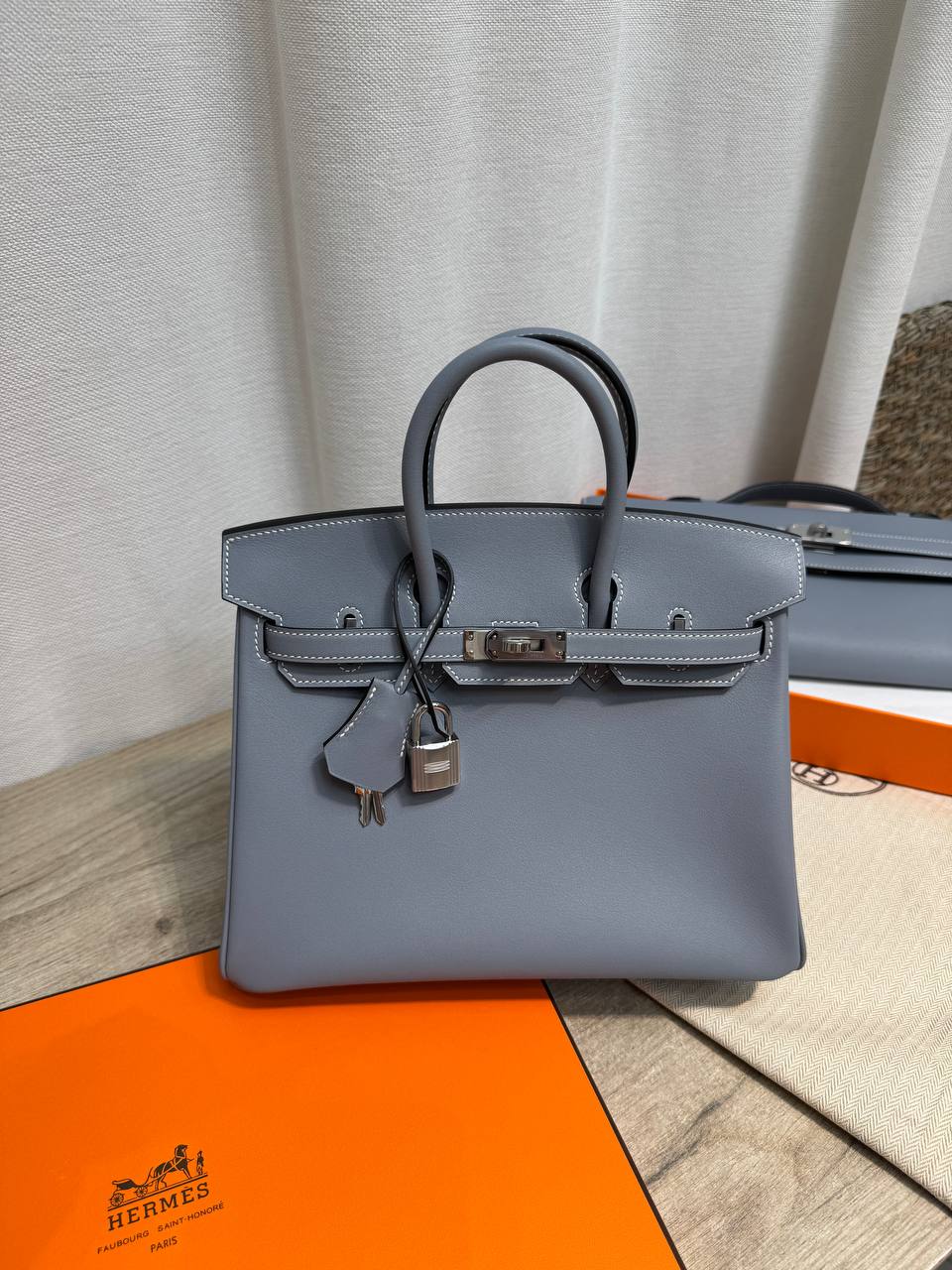 Сумка женская Birkin , 25 Swift Leather Hermes LUX-133270 фото Сумка женская Birkin , 25 Swift Leather Hermes Артикул LUX-133270