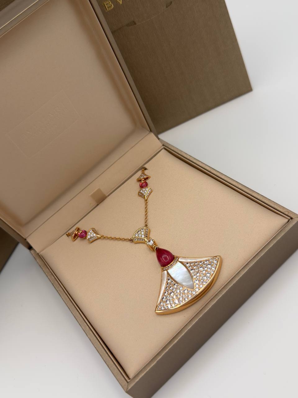 Колье Bvlgari LUX-134185 фото Колье Bvlgari Артикул LUX-134185
