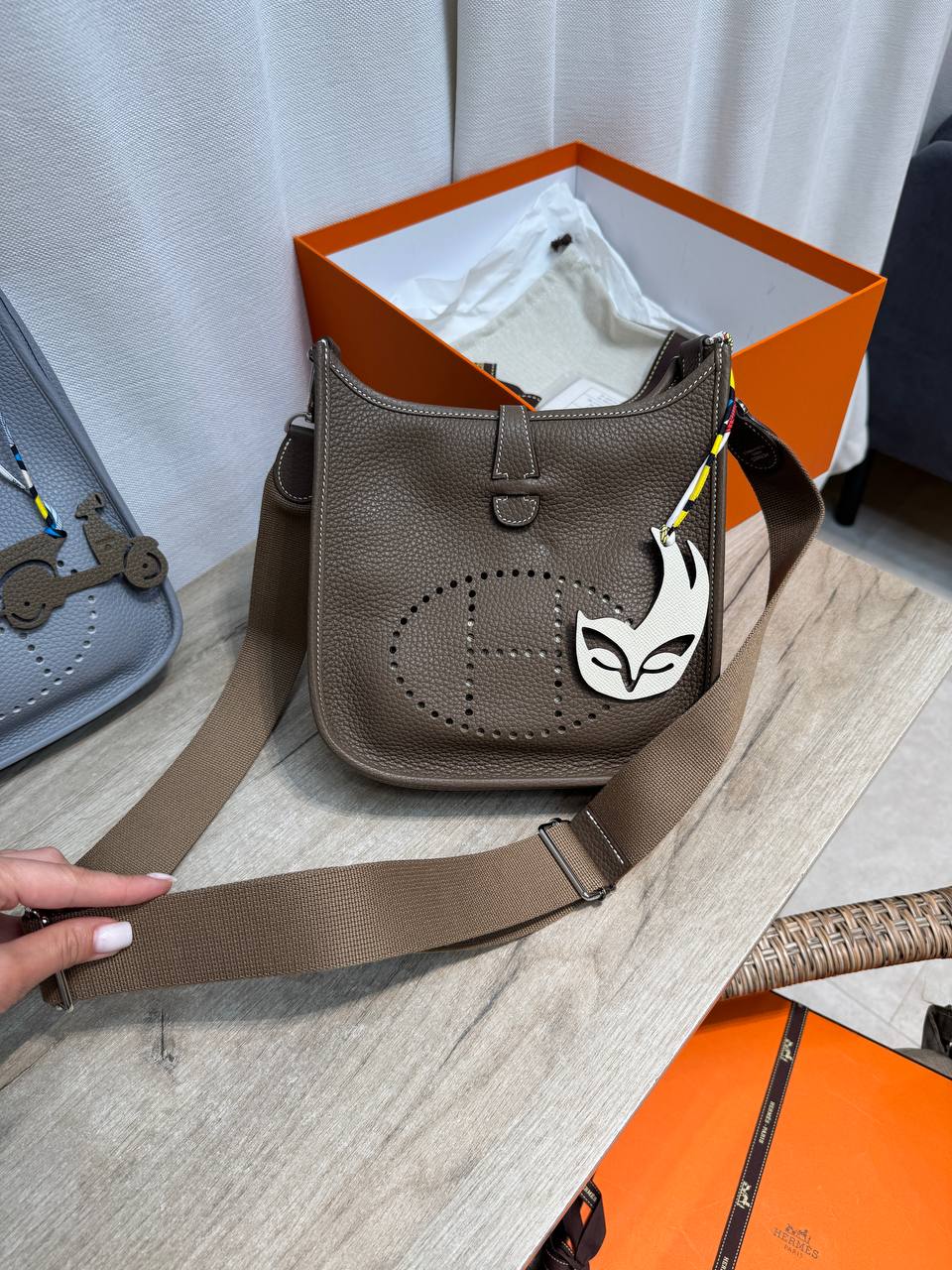 Сумка женская Evelyne 23 cm Clemence leather Hermes LUX-134323 фото Сумка женская Evelyne 23 cm Clemence leather Hermes Артикул LUX-134323
