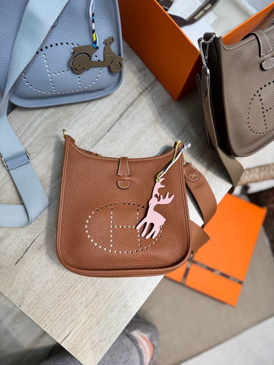 Сумка женская Evelyne 23 cm Clemence leather Hermes LUX-134324 фото Сумка женская Evelyne 23 cm Clemence leather Hermes Артикул LUX-134324