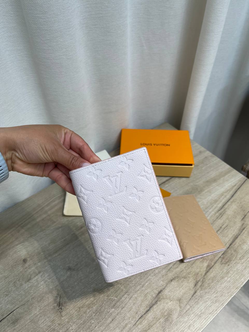 Обложка на паспорт Louis Vuitton LUX-135052 фото Обложка на паспорт Louis Vuitton Артикул LUX-135052
