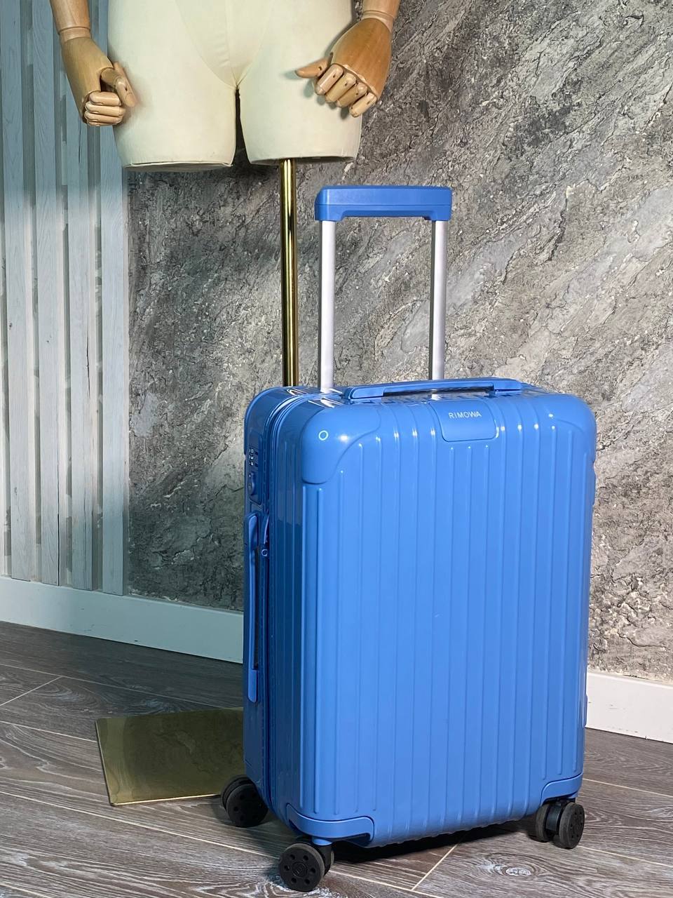 Чемодан Rimowa LUX-135347 фото Чемодан Rimowa Артикул LUX-135347