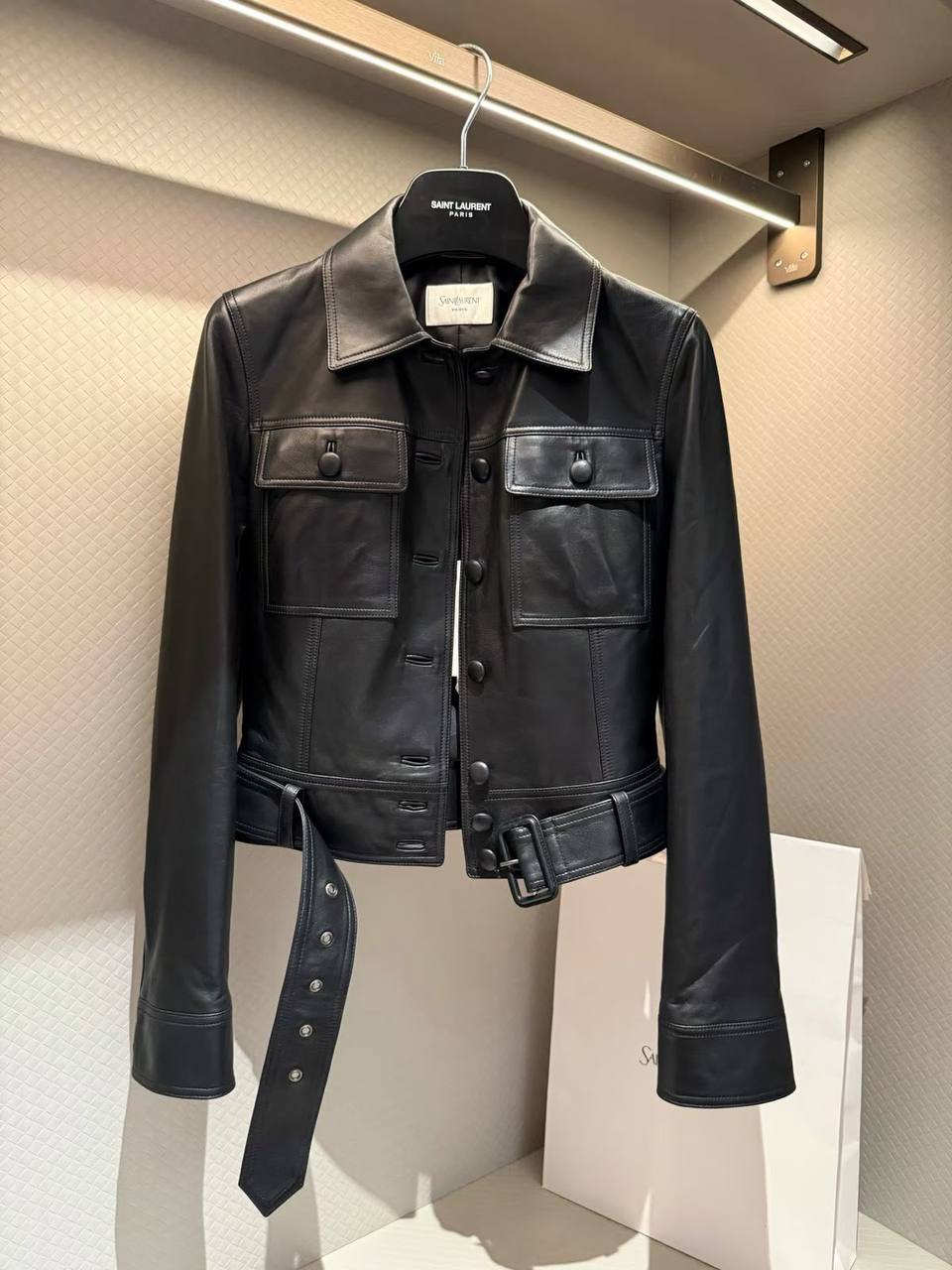 Кожаная куртка Yves Saint Laurent LUX-135425 фото Кожаная куртка Yves Saint Laurent Артикул LUX-135425