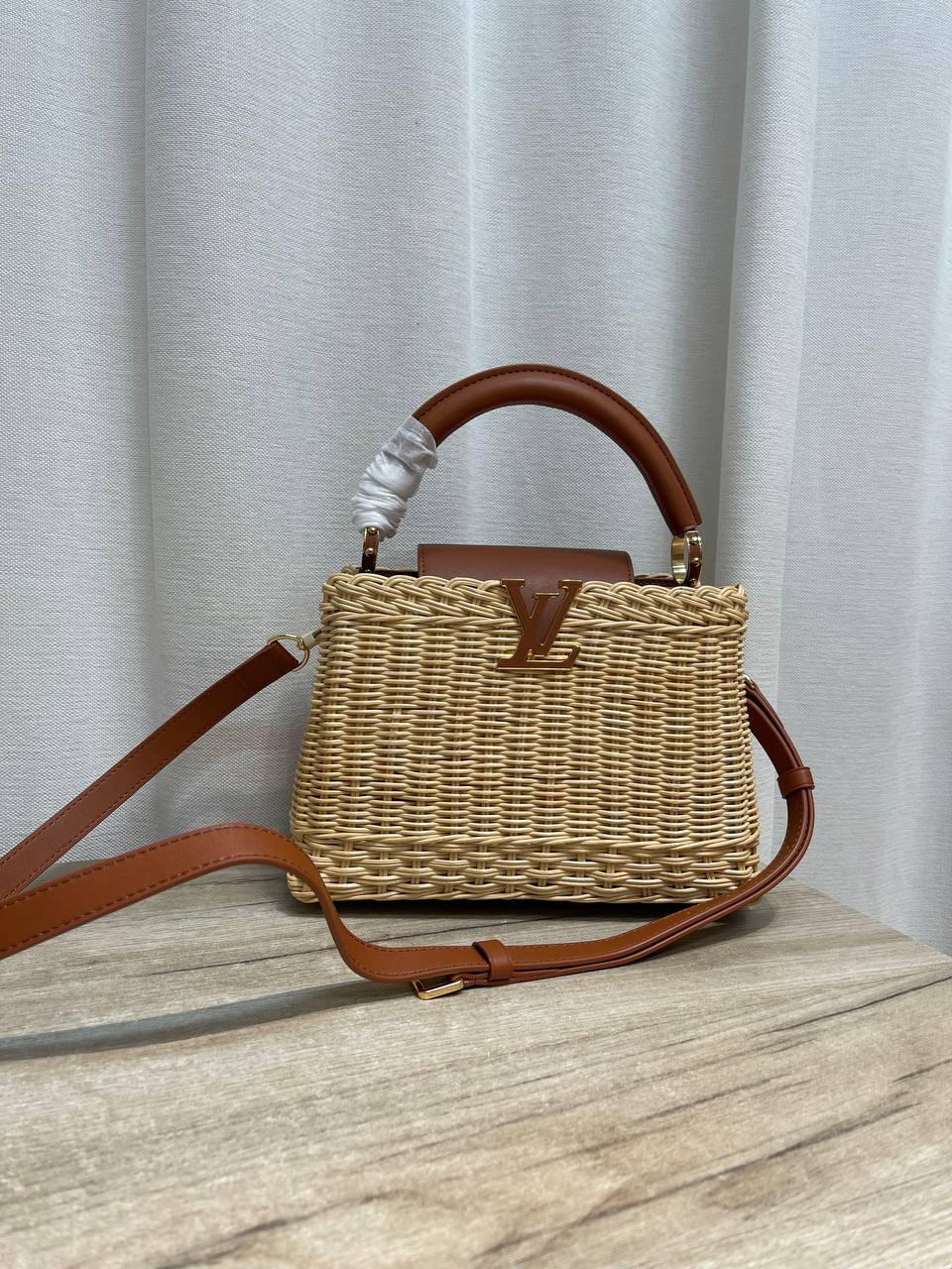 Сумка женская Capucines Louis Vuitton LUX-135566 фото Сумка женская Capucines Louis Vuitton Артикул LUX-135566