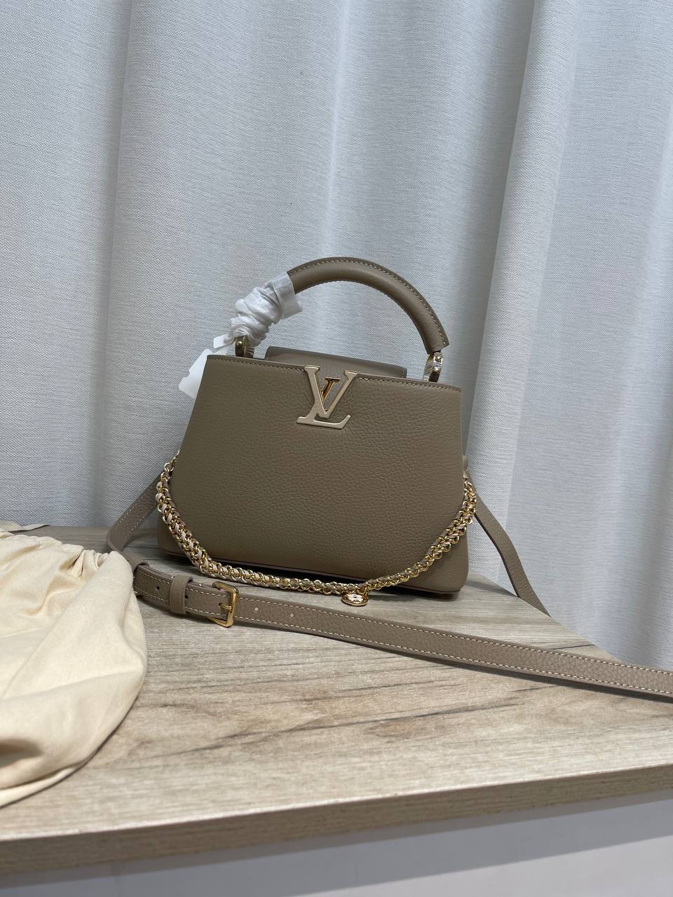 Сумка женская Capucines Louis Vuitton LUX-135550 фото Сумка женская Capucines Louis Vuitton Артикул LUX-135550