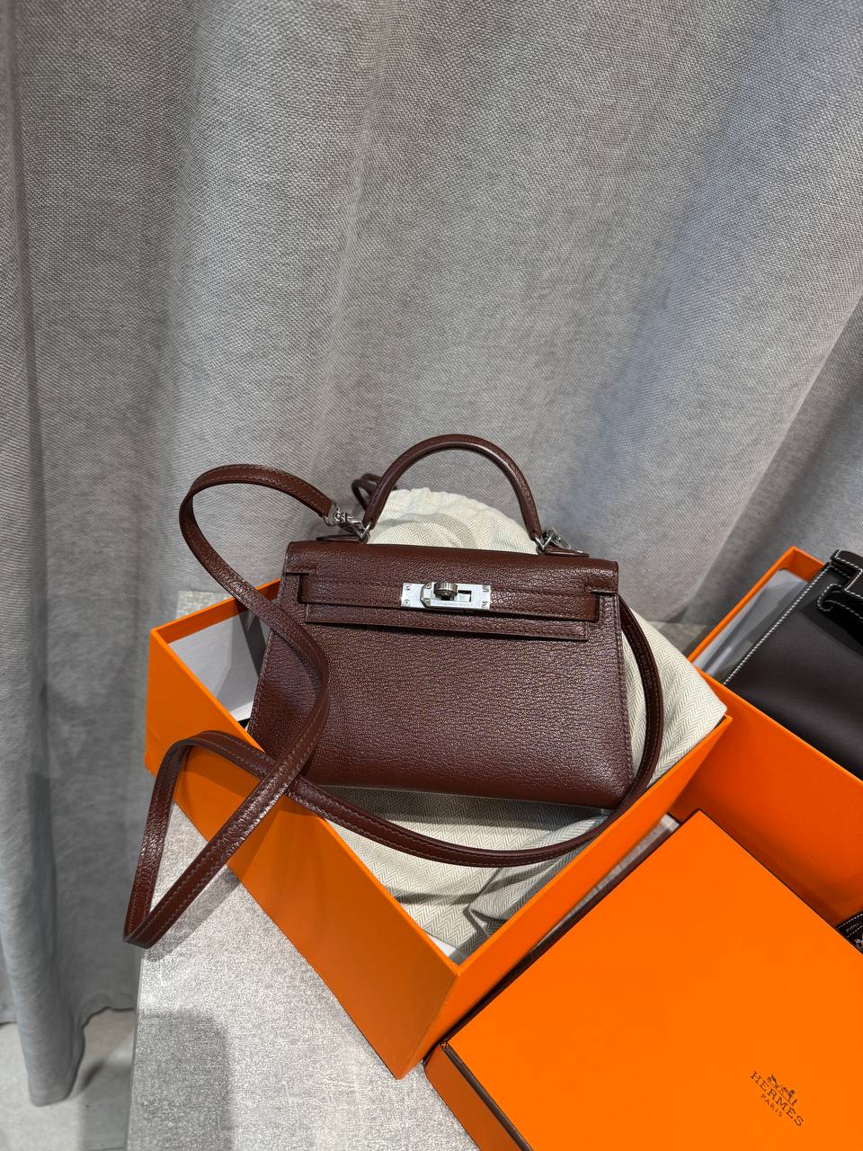 Сумка женская kelly mini Hermes LUX-135707 фото Сумка женская kelly mini Hermes Артикул LUX-135707