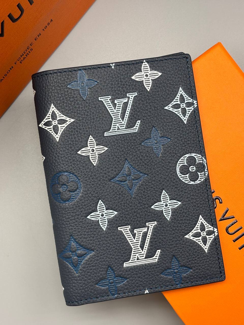 Обложка на паспорт Louis Vuitton LUX-135750 фото Обложка на паспорт Louis Vuitton Артикул LUX-135750
