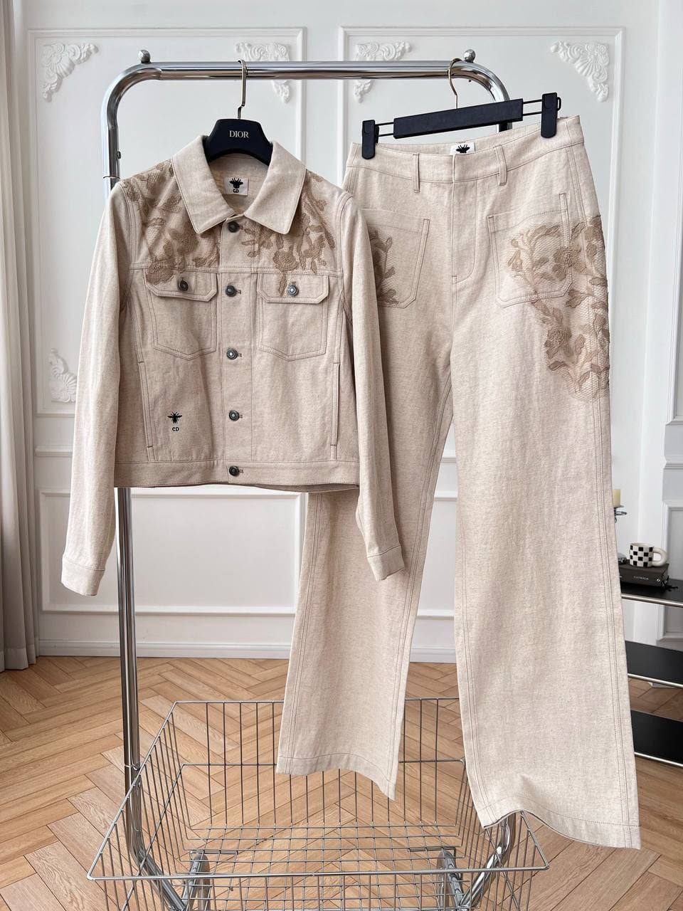 Костюм женский Christian Dior LUX-135862 фото Костюм женский Christian Dior Артикул LUX-135862