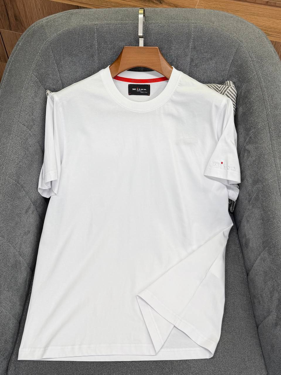 Футболка мужская Kiton LUX-135900 фото Футболка мужская Kiton Артикул LUX-135900
