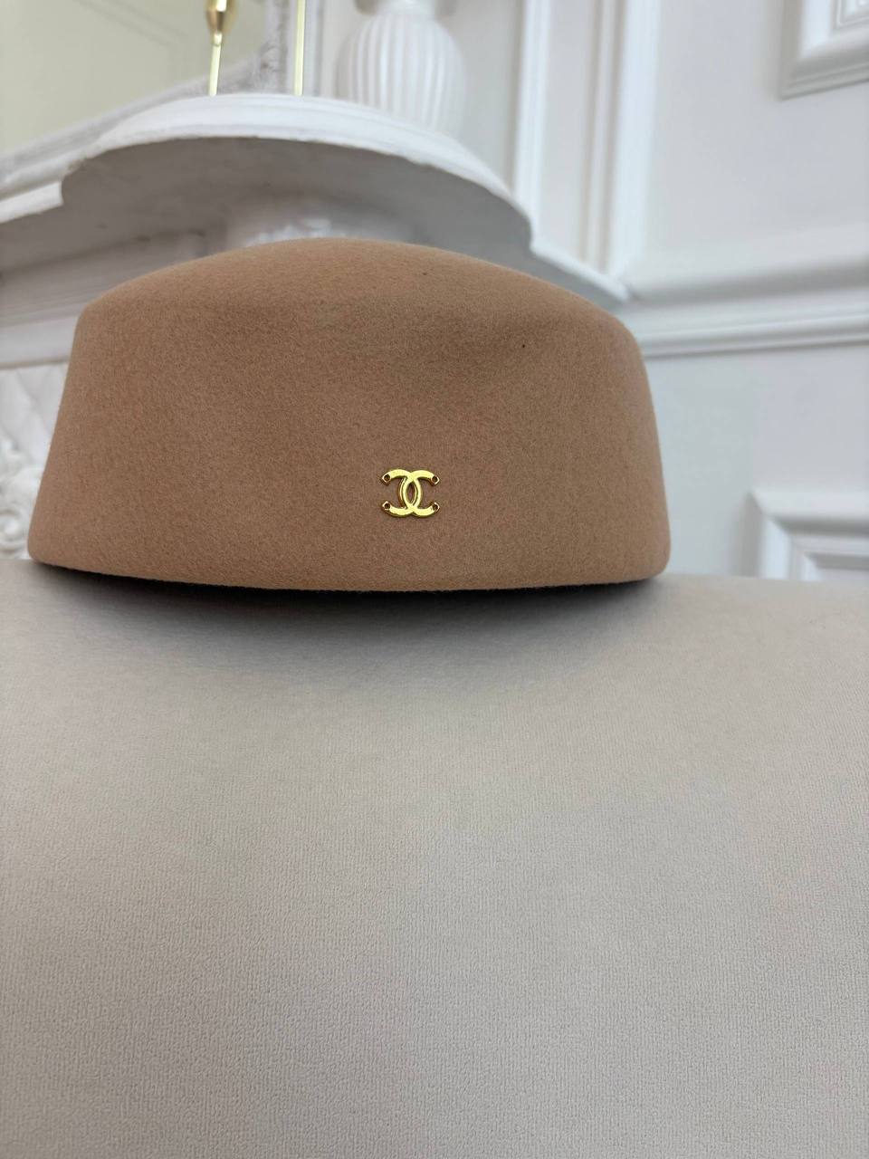 Шляпка-таблетка Chanel LUX-136041 фото Шляпка-таблетка Chanel Артикул LUX-136041