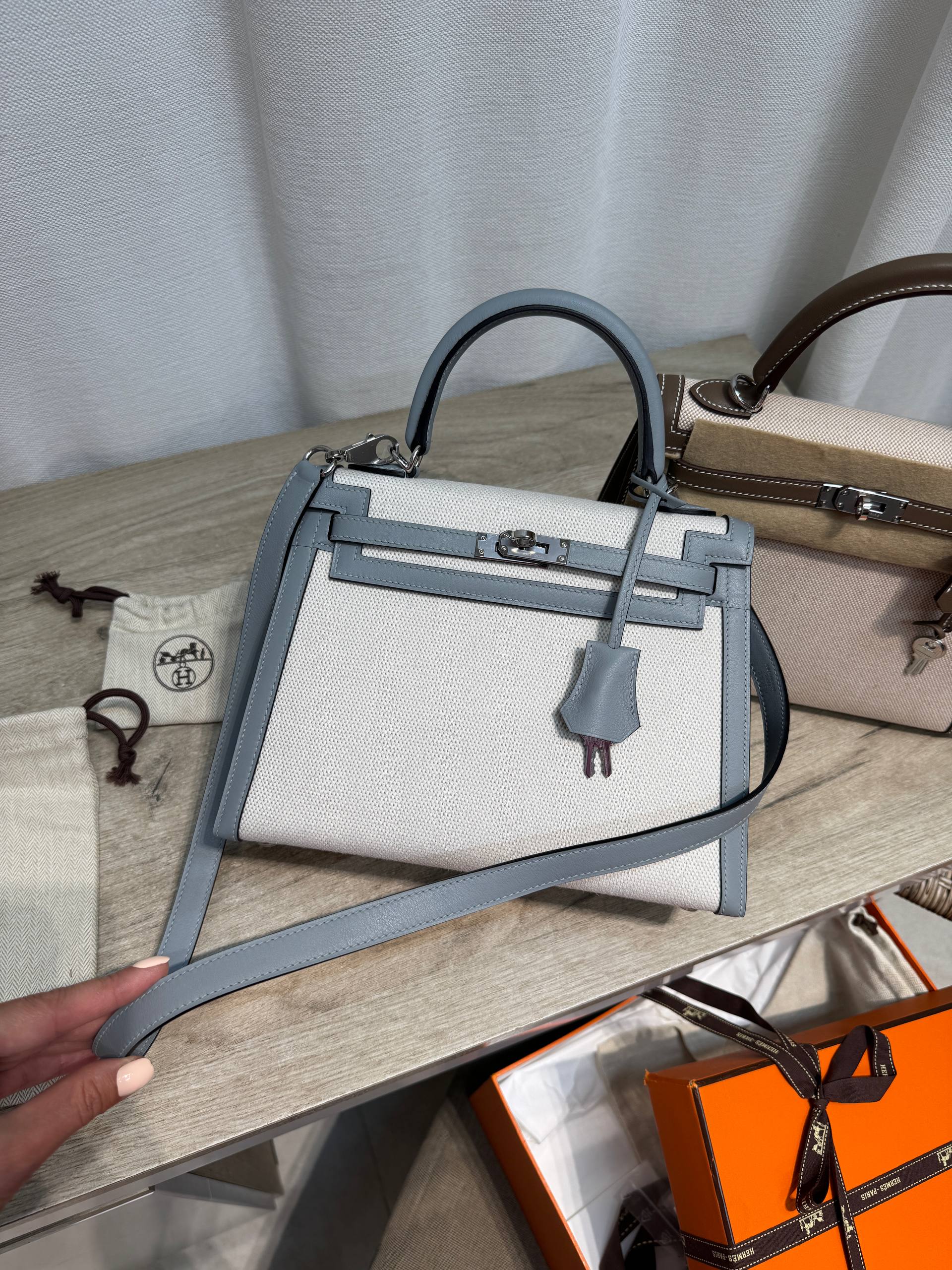 Сумка женская Kelly 25 Hermes LUX-136092 фото Сумка женская Kelly 25 Hermes Артикул LUX-136092