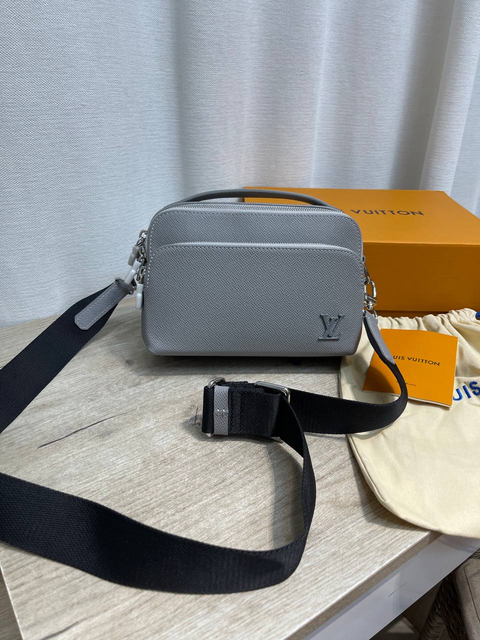 Сумка мужская Louis Vuitton LUX-136437 фото Сумка мужская Louis Vuitton Артикул LUX-136437