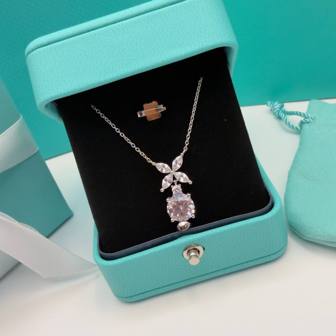 Подвеска Tiffany&Co LUX-136637 фото Подвеска Tiffany&Co Артикул LUX-136637