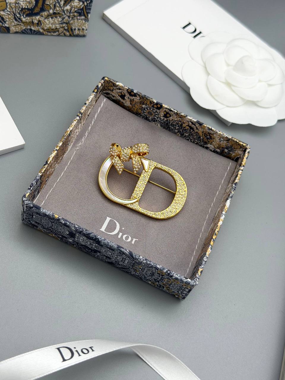 Брошь Christian Dior LUX-136620 фото Брошь Christian Dior Артикул LUX-136620