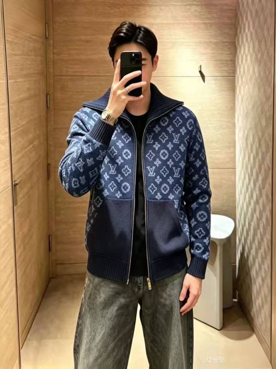 Кофта двухсторонняя Louis Vuitton LUX-136795 фото Кофта двухсторонняя Louis Vuitton Артикул LUX-136795
