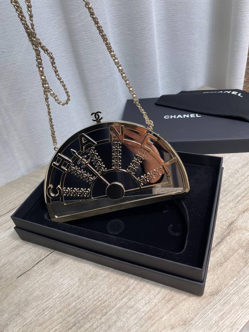 Вечерняя сумочка Chanel Elevator Minaudiеre коллекция 2026 Chanel LUX-136865 фото Вечерняя сумочка Chanel Elevator Minaudiеre коллекция 2026 Chanel Артикул LUX-136865