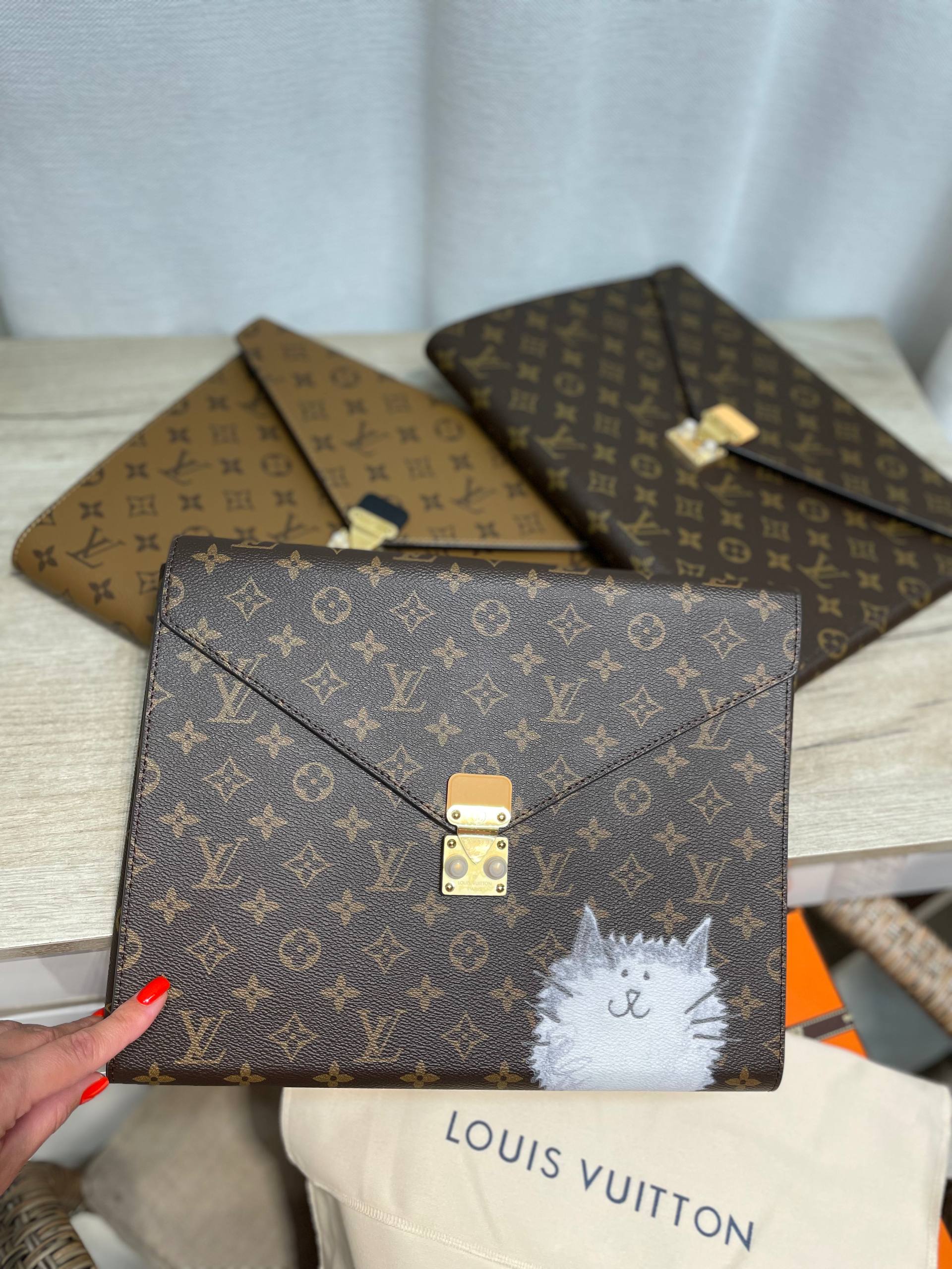 Папка Mark Monogram Reverse Louis Vuitton LUX-137037 фото Папка Mark Monogram Reverse Louis Vuitton Артикул LUX-137037