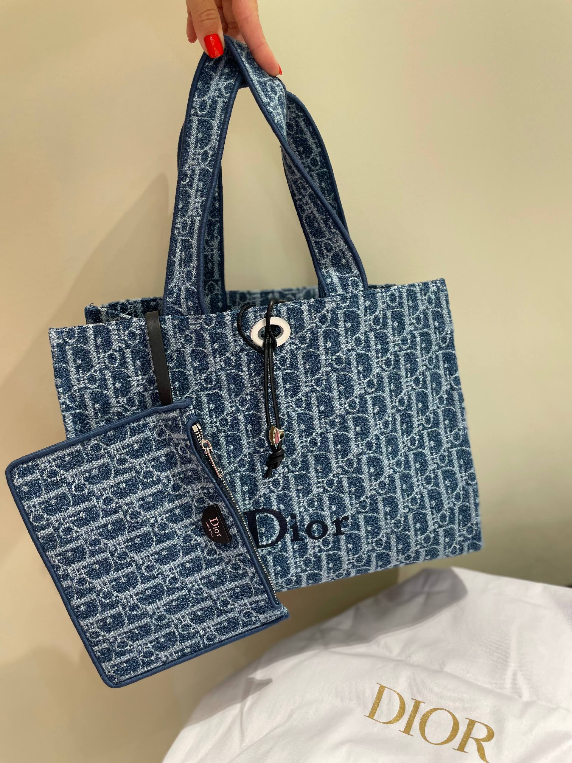 Сумка-тоут Dior Dioriviera Spongy Tote 36 см Christian Dior LUX-137039 фото Сумка-тоут Dior Dioriviera Spongy Tote 36 см Christian Dior Артикул LUX-137039
