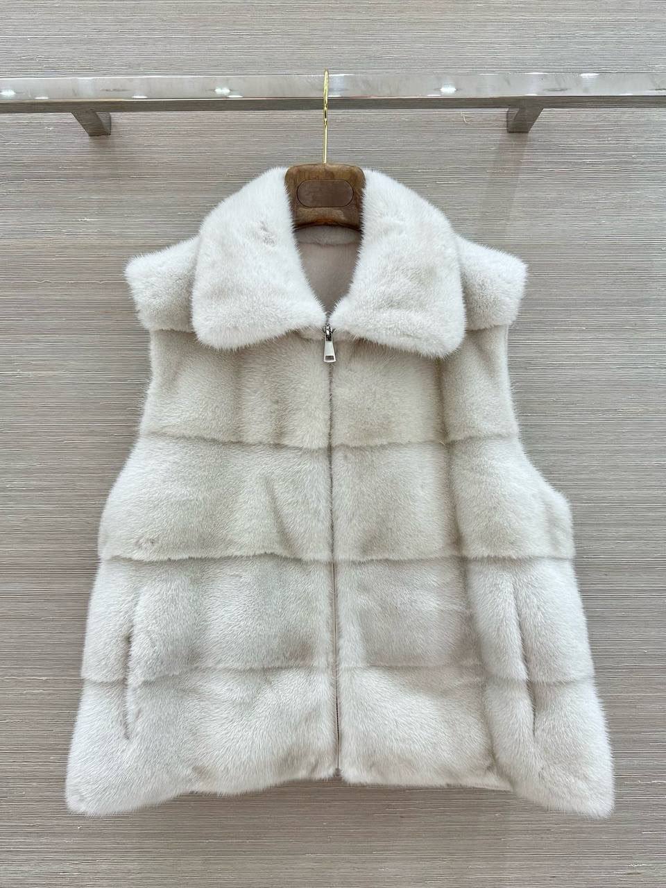 Жилет Loro Piana LUX-137179 фото Жилет Loro Piana Артикул LUX-137179