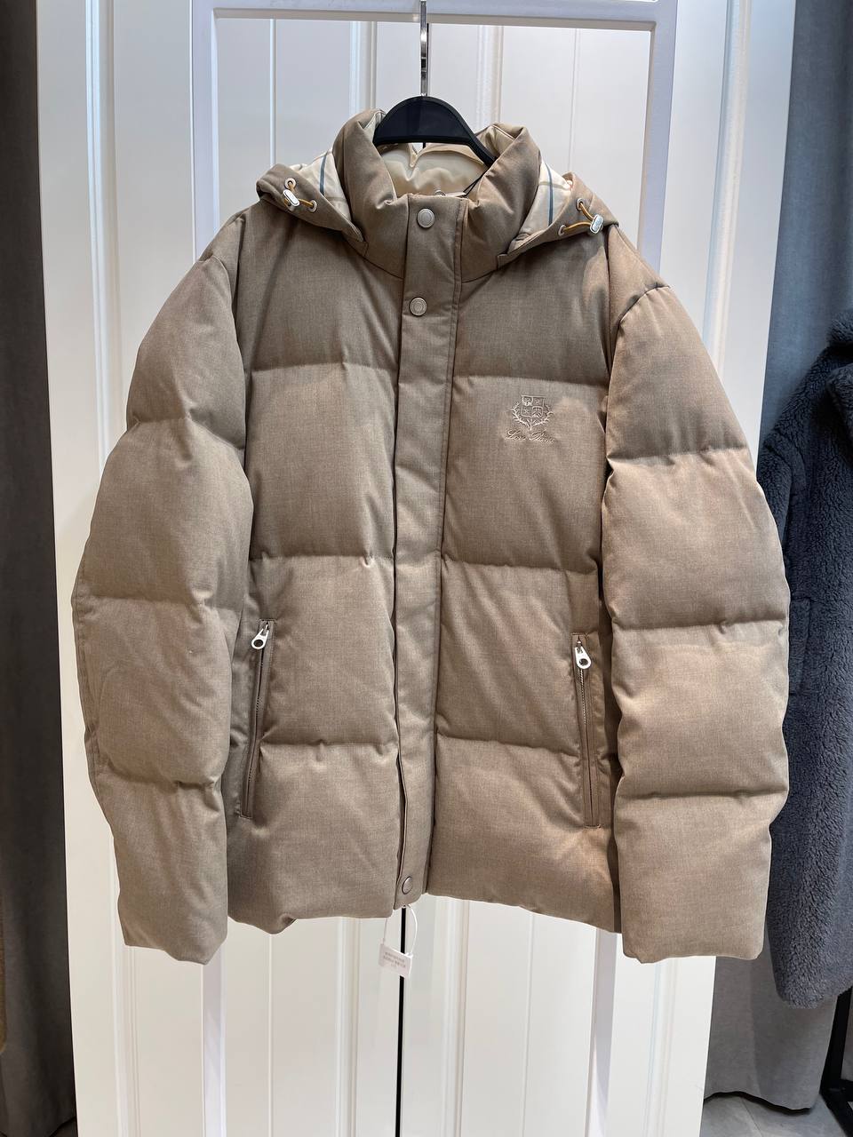 Пуховик Brunello Cucinelli LUX-137203 фото Пуховик Brunello Cucinelli Артикул LUX-137203