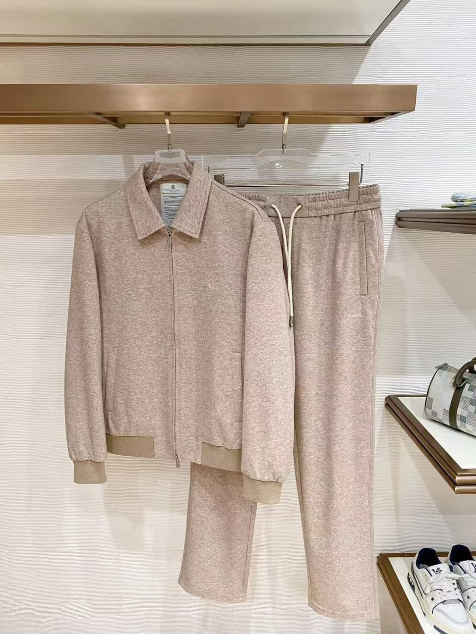 Костюм мужской Brunello Cucinelli LUX-137386 фото Костюм мужской Brunello Cucinelli Артикул LUX-137386