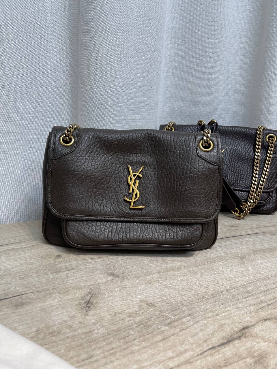 Сумка женская Niki из фактурной кожи Yves Saint Laurent LUX-137519 фото Сумка женская Niki из фактурной кожи Yves Saint Laurent Артикул LUX-137519