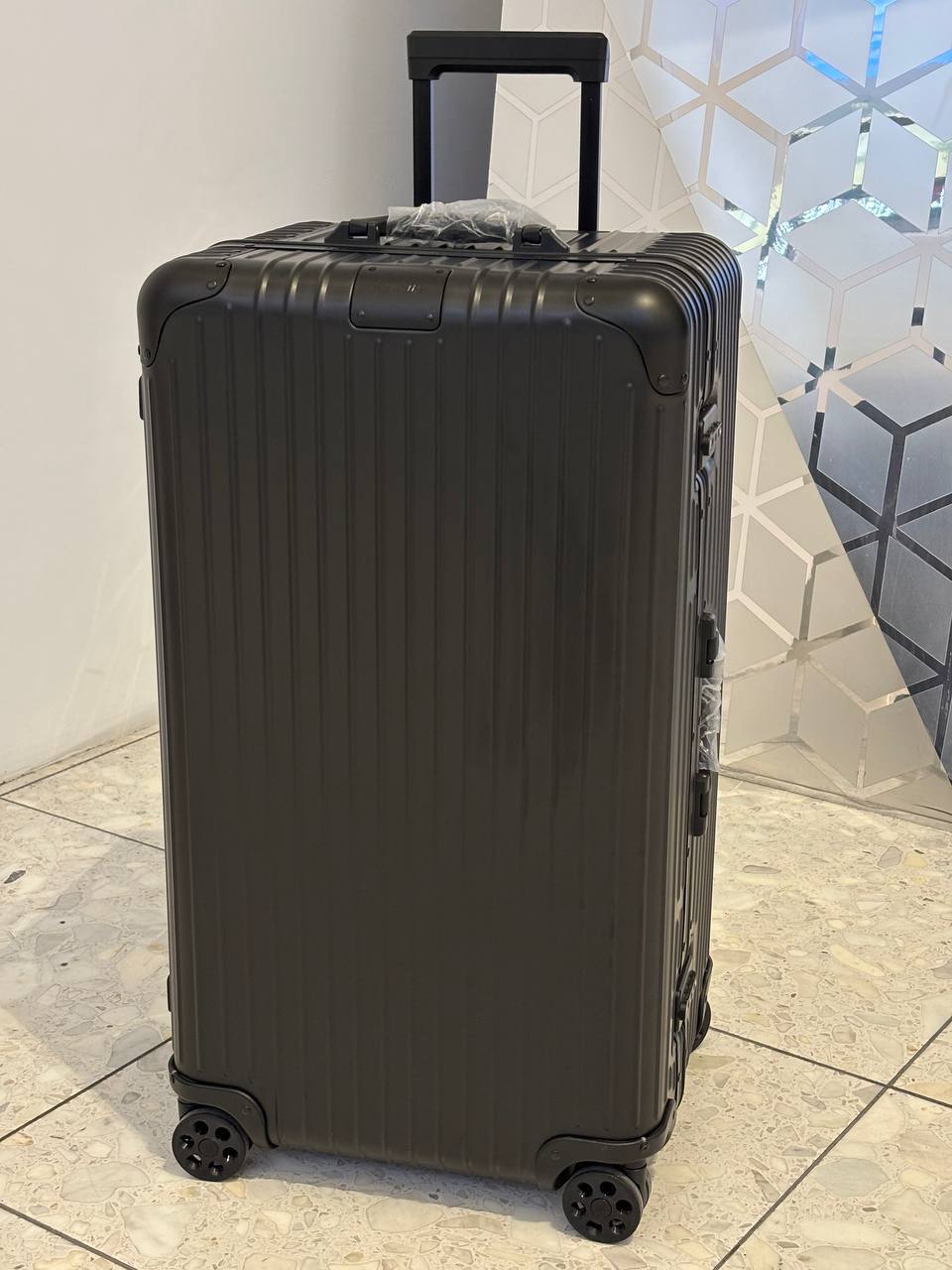 Чемодан Rimowa LUX-137738 фото Чемодан Rimowa Артикул LUX-137738