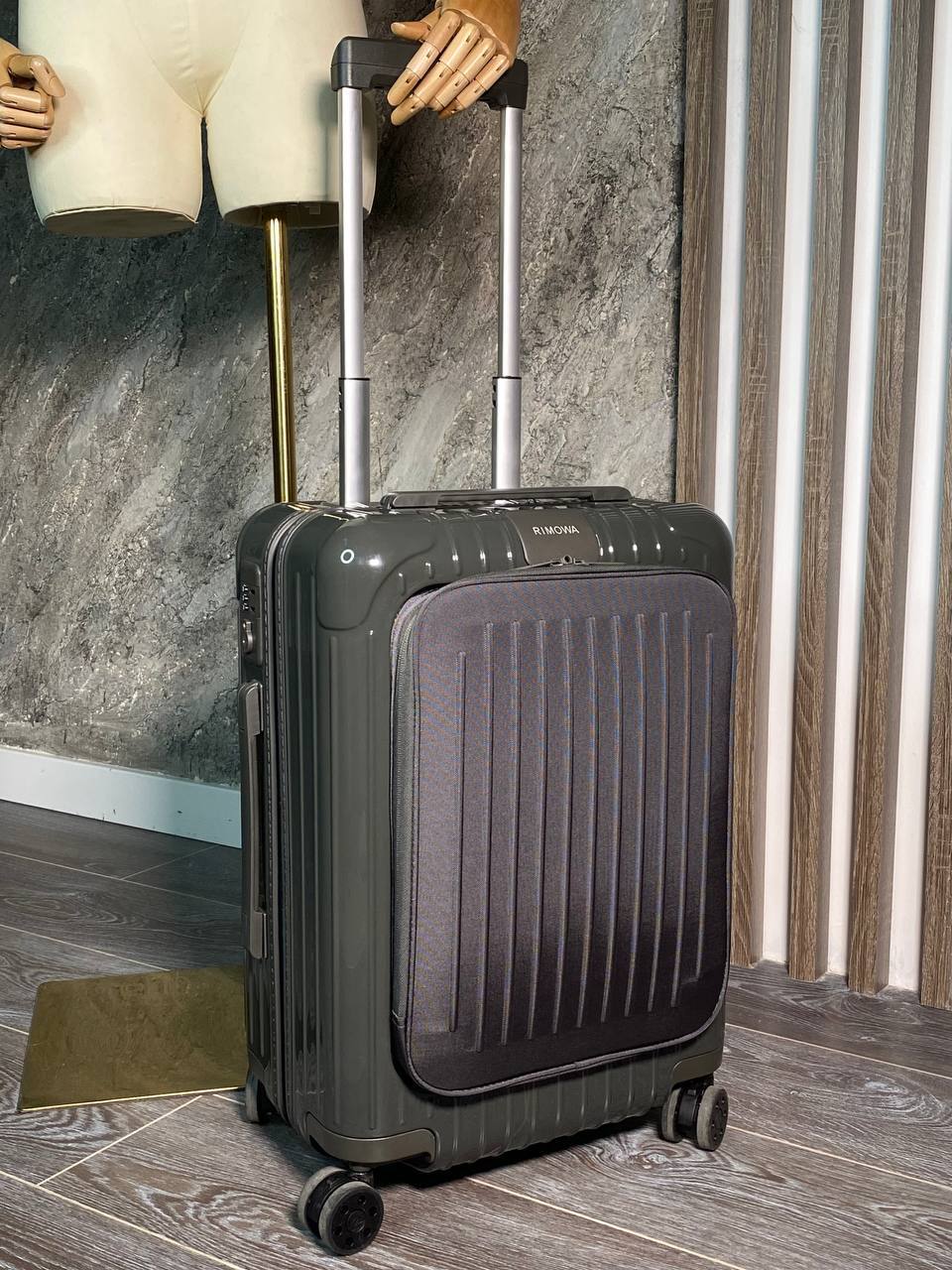 Чемодан Rimowa LUX-137786 фото Чемодан Rimowa Артикул LUX-137786