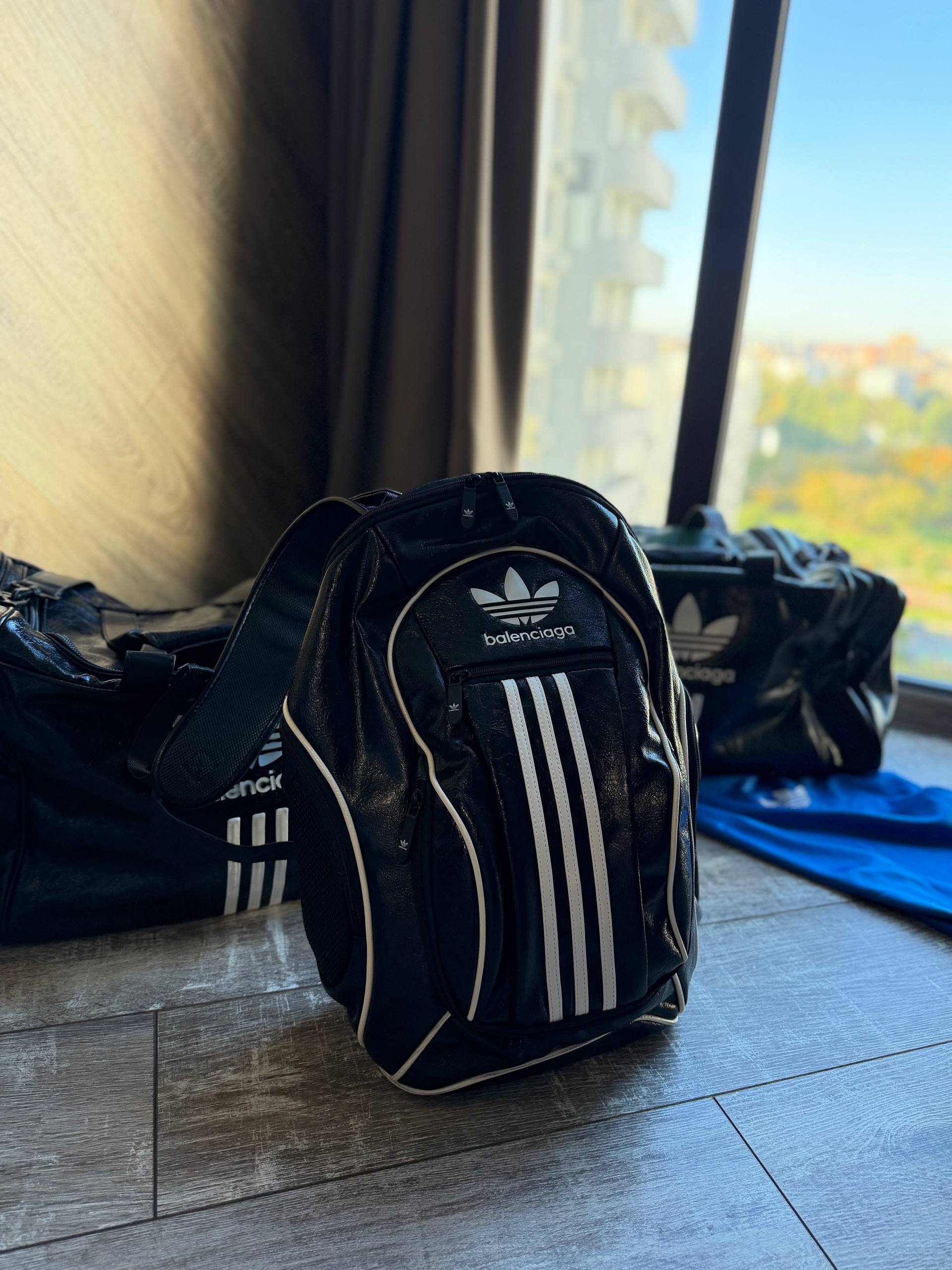 Рюкзак Balenciaga x adidas Large Backpack Balenciaga LUX-137881 фото Рюкзак Balenciaga x adidas Large Backpack Balenciaga Артикул LUX-137881