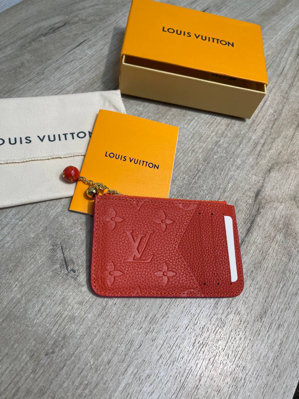 Визитница Louis Vuitton LUX-138111 фото Визитница Louis Vuitton Артикул LUX-138111